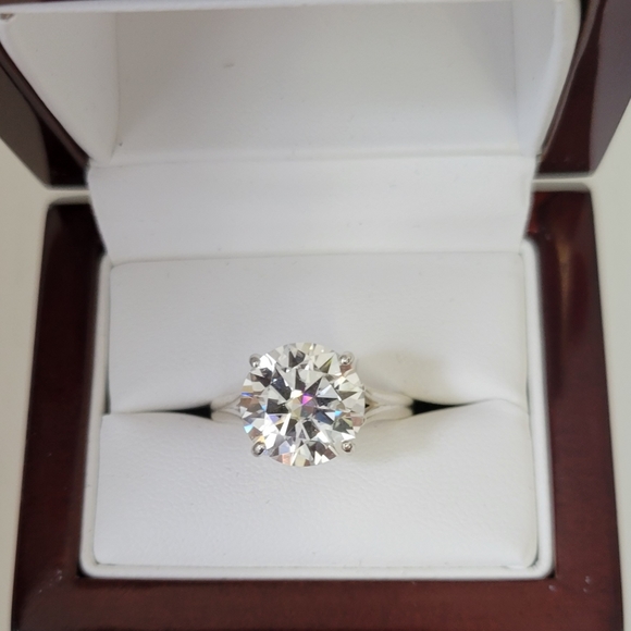 New 4ct Certified Moissanite Diamond Ring, Size 7 - Picture 4 of 11